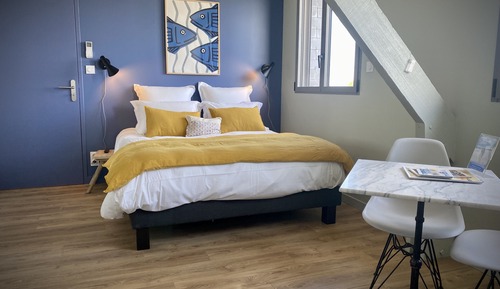Suite, salle de bains attenante, vue mer (4 - Chambre Conleau)