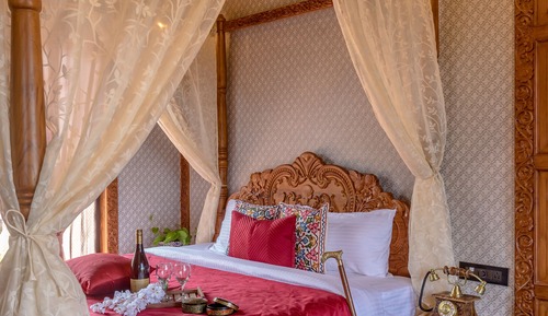 Chambre (Jashn-e Kashmir)