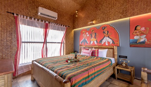 Chambre (Adbhoot Assam)