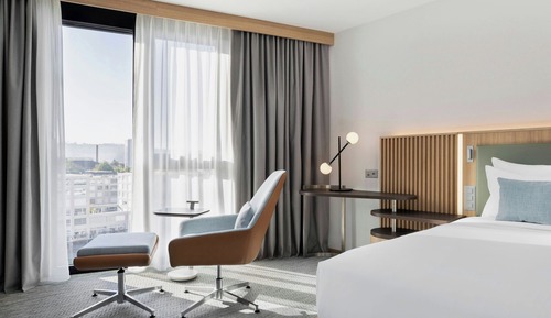 Chambre Deluxe, 1 très grand lit, vue ville, en angle