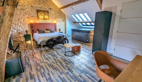 Chambre Exécutive, bain à remous