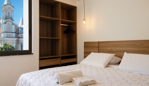 Suite Standard, 1 grand lit, non-fumeurs, vue partielle sur la mer