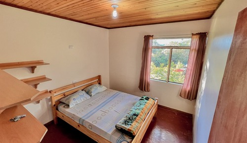 Chambre Double Standard, 1 lit double, salle de bains commune
