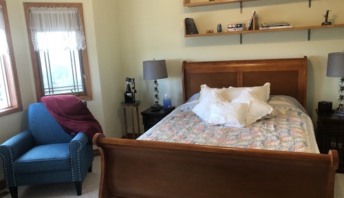 Chambre Double, 1 grand lit, salle de bains attenante, vue montagne