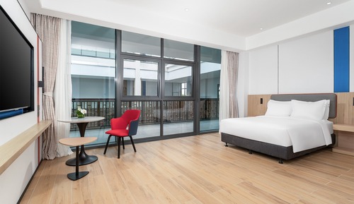 Chambre, 1 très grand lit, accessible aux personnes à mobilité réduite