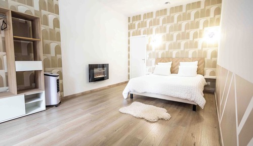 Chambre Double Supérieure, accessible aux personnes à mobilité réduite, bain à remous (Chambre 7)