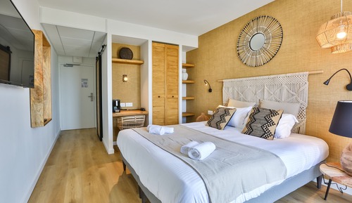 Chambre Double, 1 très grand lit, balcon, vue mer
