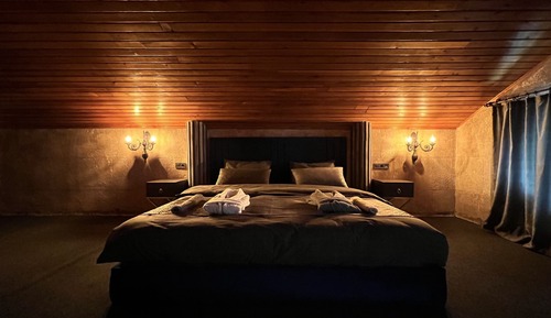 Chambre « Premier », 1 très grand lit, non-fumeurs, vue jardin