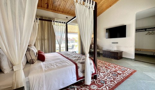 Villa Luxe (with Jacuzzi)