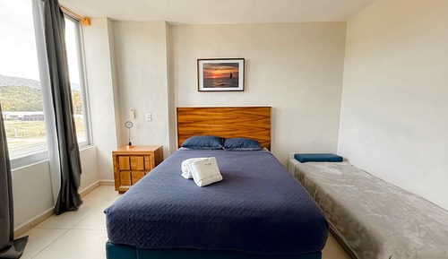 Chambre Standard, 1 grand lit et 1 canapé-lit, vue colline