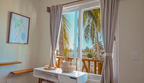 Chambre Double Confort, 1 grand lit et 1 canapé-lit, réfrigérateur, vue piscine