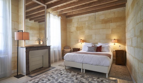 Chambre Double Junior, 1 très grand lit, baignoire, vue jardin