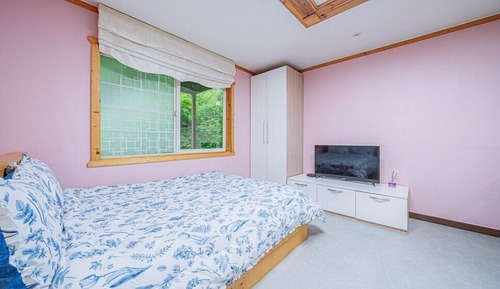 Chambre (Rose Hip)