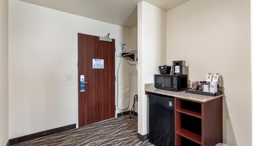 Chambre, 1 très grand lit, non-fumeurs