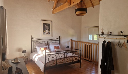 Chambre Double, 1 grand lit, salle de bains privée, vue jardin