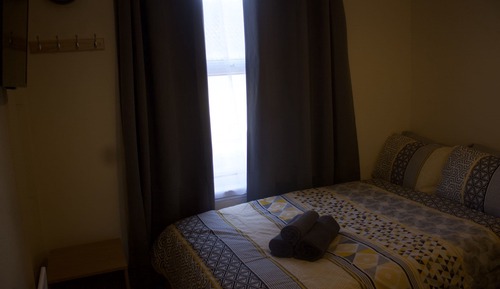 Chambre Double, salle de bains attenante (room 6 small double )