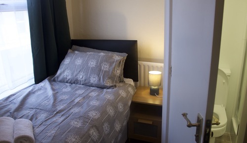 Chambre Simple, salle de bains attenante (Room 4 Single En suite)