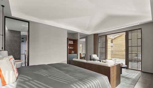 Chambre Familiale, 1 très grand lit, côté cour intérieure