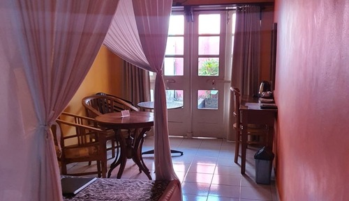 Chambre Double Confort, non-fumeurs, vue cour intérieure