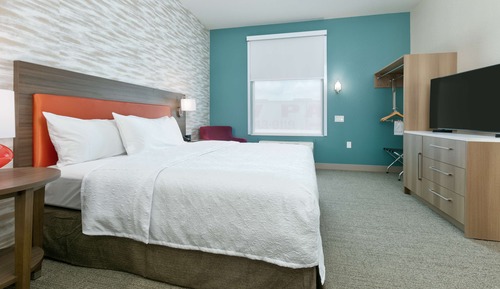 Suite, 1 très grand lit, accessible aux personnes à mobilité réduite (Roll In Shower)