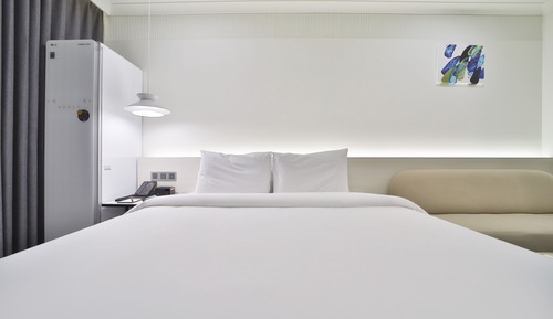 Chambre Double Standard, 1 très grand lit, non-fumeurs