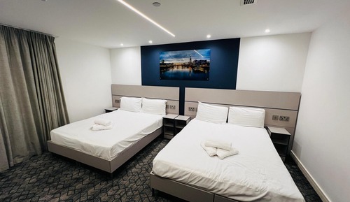 Chambre Quadruple Deluxe, accessible aux personnes à mobilité réduite, salle de bains attenante