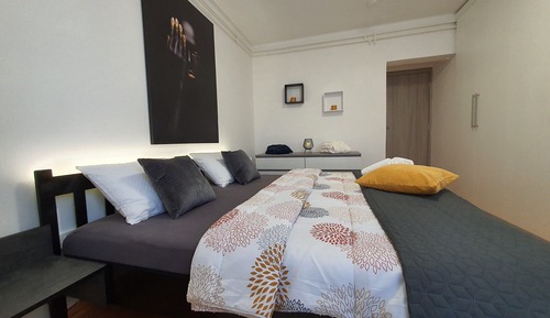 Appartement (One Bedroom Apartment with Balcony)