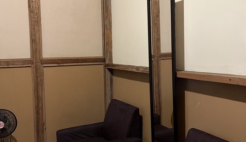 Chambre, 2 lits une place, salle de bains commune