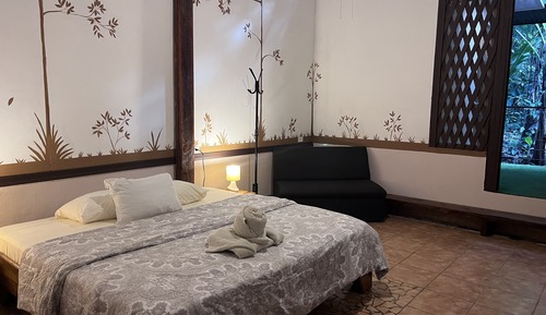 Chambre, salle de bains attenante