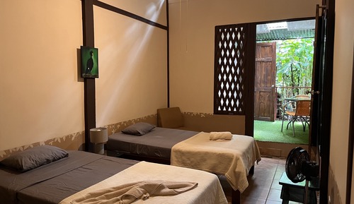 Chambre, 2 lits une place, salle de bains attenante
