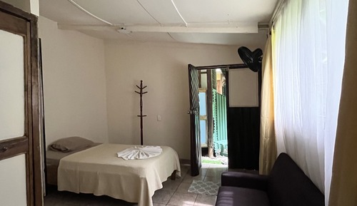 Chambre, 1 lit une place, salle de bains attenante
