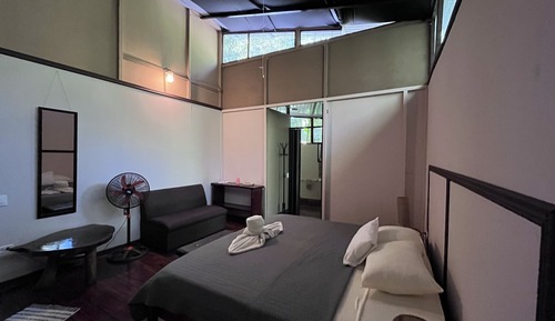 Chambre, salle de bains attenante