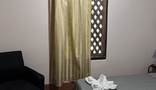 Chambre, salle de bains attenante