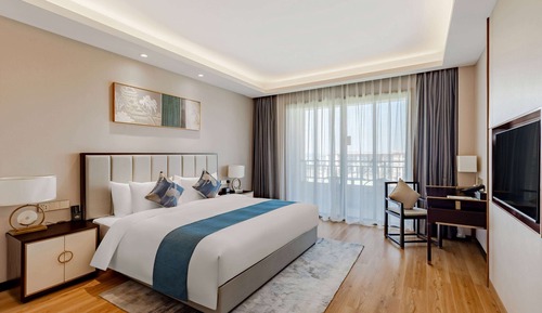 Chambre Deluxe, 1 très grand lit, fumeurs, vue lac
