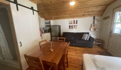Cottage Économique, 1 grand lit et 1 canapé-lit, coin cuisine, vue lac