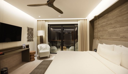 Chambre « Premier », 1 très grand lit, non-fumeurs, vue vallée (Balcony)