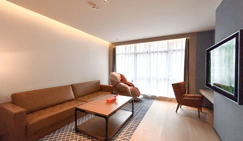 Chambre Deluxe, 1 très grand lit et 1 canapé-lit
