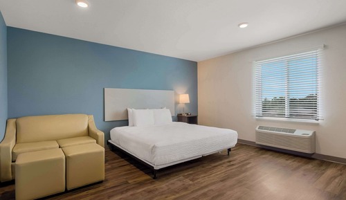 Chambre, 1 très grand lit et 1 canapé-lit, accessible aux personnes à mobilité réduite, non-fumeurs