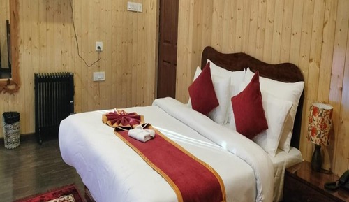 Deluxe Room with Mountain ad Pine Forest View