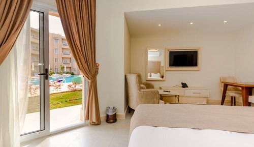 Studio Confort, en bord de piscine