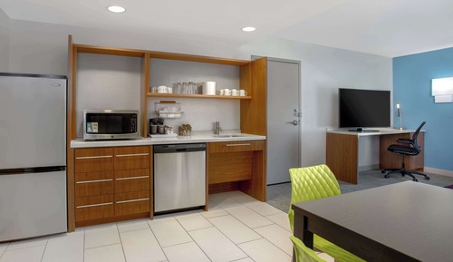 Suite, 1 grand lit, accessible aux personnes à mobilité réduite (Roll-In Shower)
