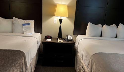 Chambre, 2 grands lits, non-fumeurs (Mobility/Hearing, Roll-In Shower)