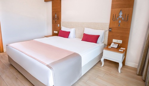 Chambre Familiale, vue partielle sur la mer