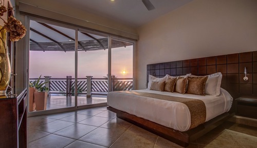 Chambre, 4 chambres, en front de mer