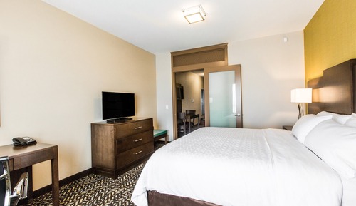Suite, 1 très grand lit et 1 canapé-lit (Cooktop)