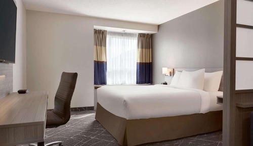 Suite Affaires, 1 grand lit et 1 canapé-lit, non-fumeurs, réfrigérateur et four à micro-ondes