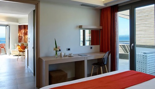 Executive Suite with outdoor jet tub