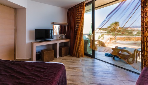 Signature Suite with Sea View and outdoor Jet Tub