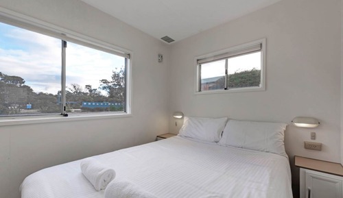 Cabane Économique (Sleeps 4)