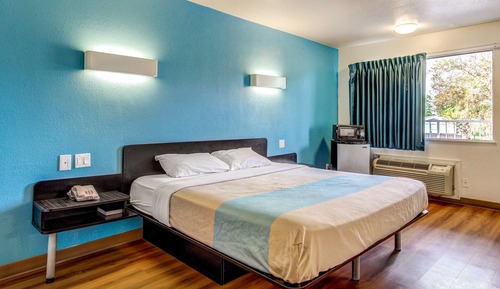 Chambre Standard, 1 très grand lit, non-fumeurs